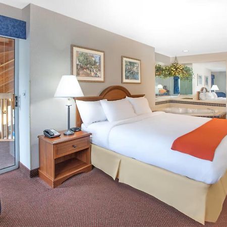 Baymont By Wyndham Howell/Brighton Bagian luar foto