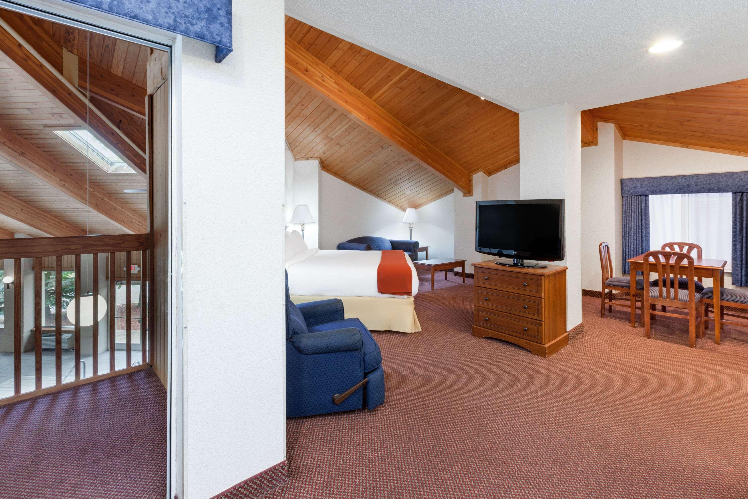 Baymont By Wyndham Howell/Brighton Bagian luar foto